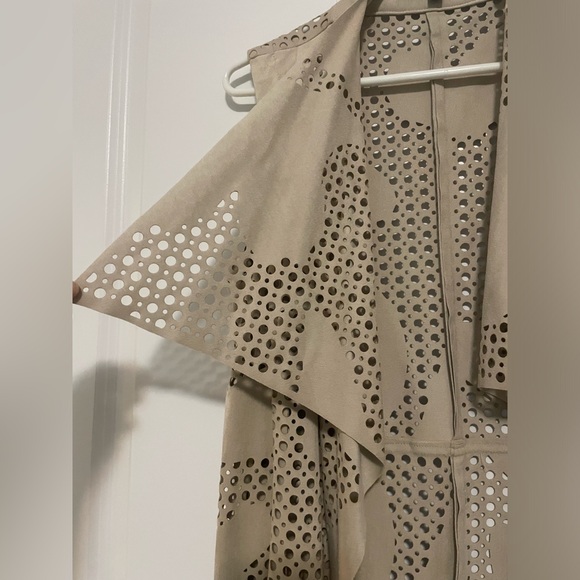 MELANIE LYNE open front laser cut long line vest, size small - Picture 3 of 7